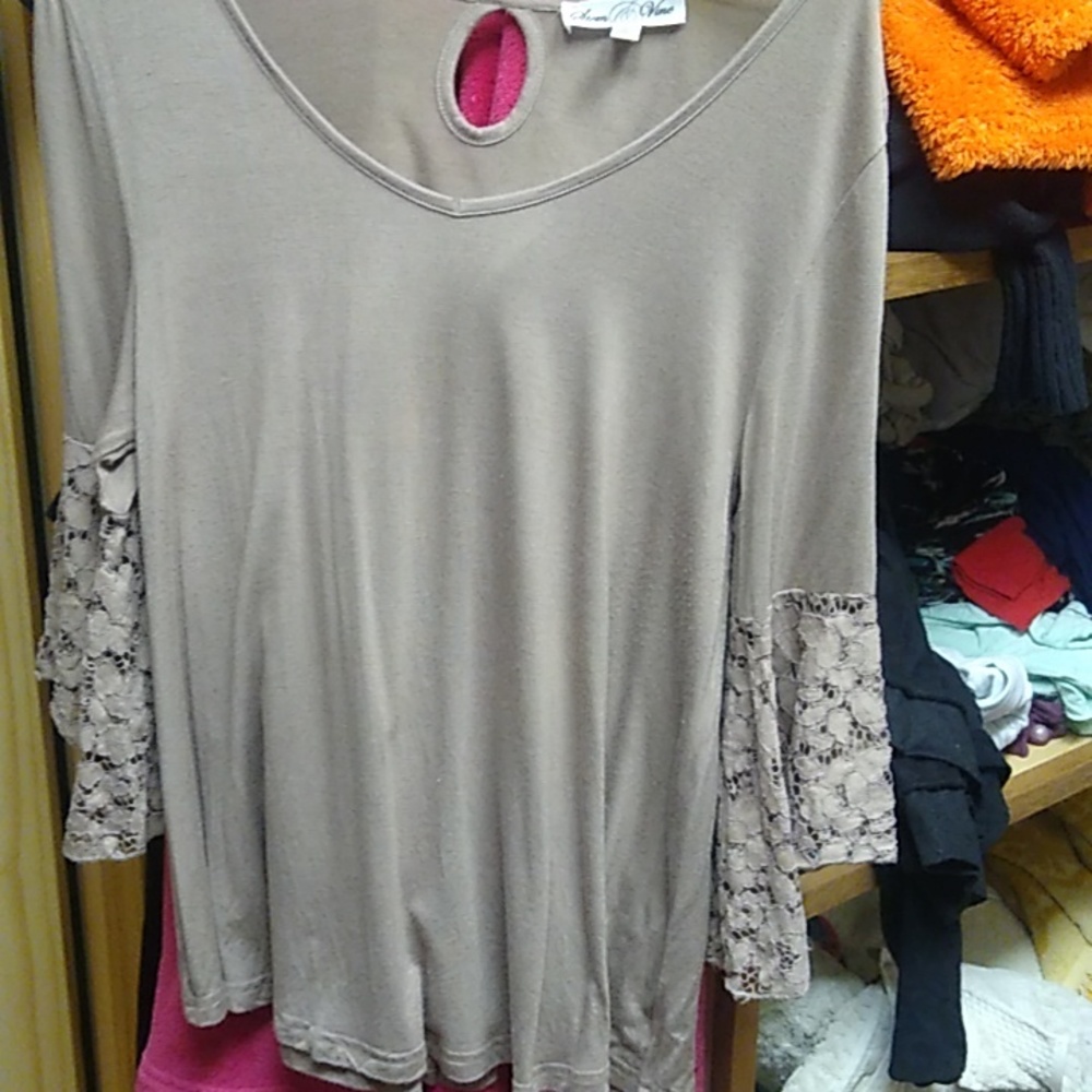 Women's lace sleeves shirt